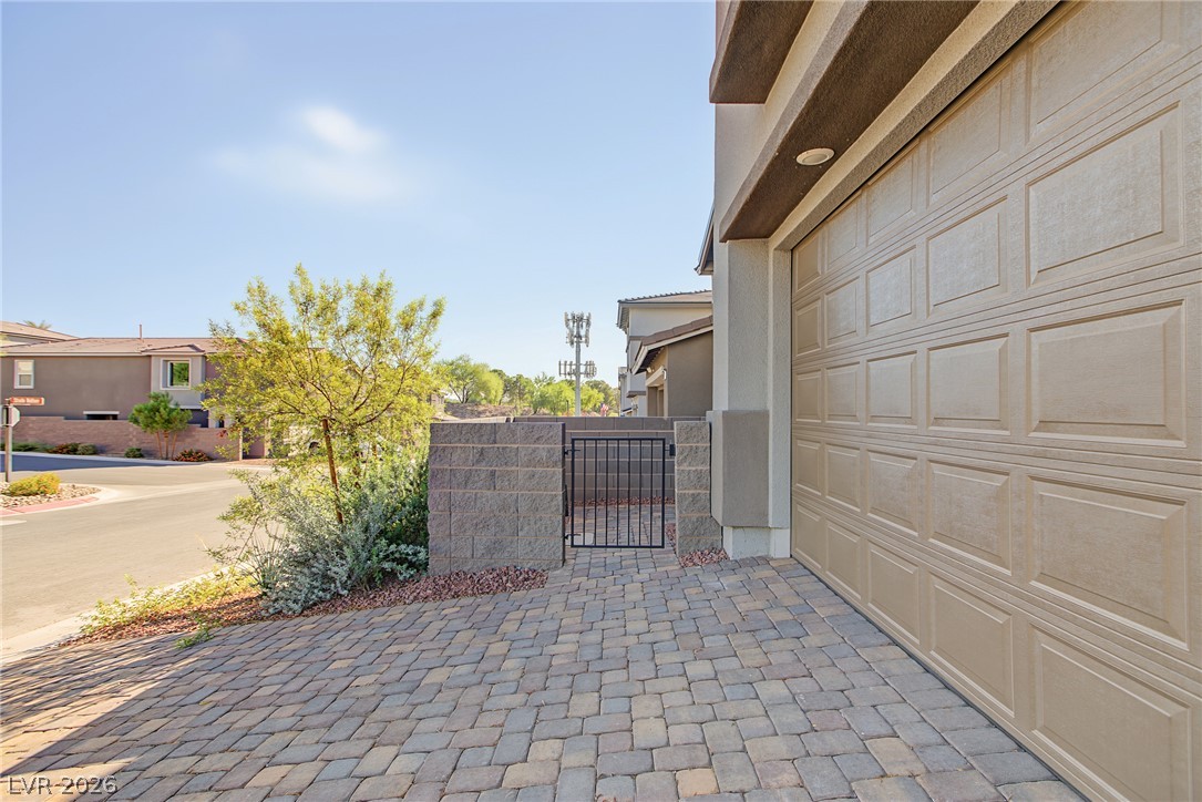 1055 Strada Mazoni Property Photo 4