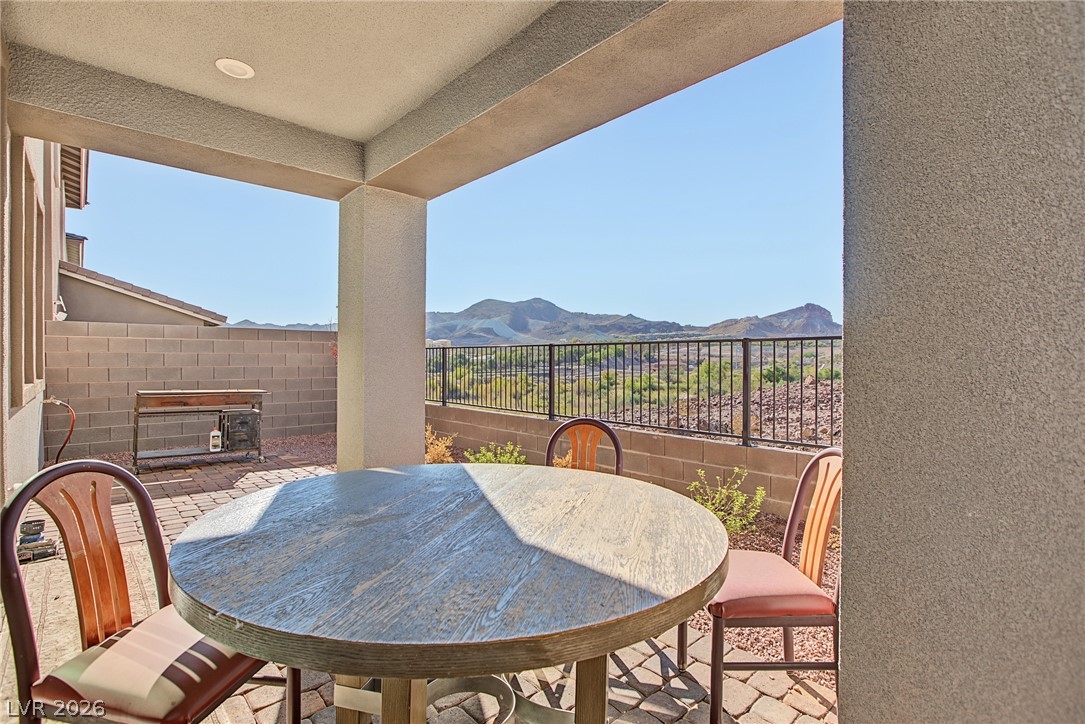 1055 Strada Mazoni Property Photo 7