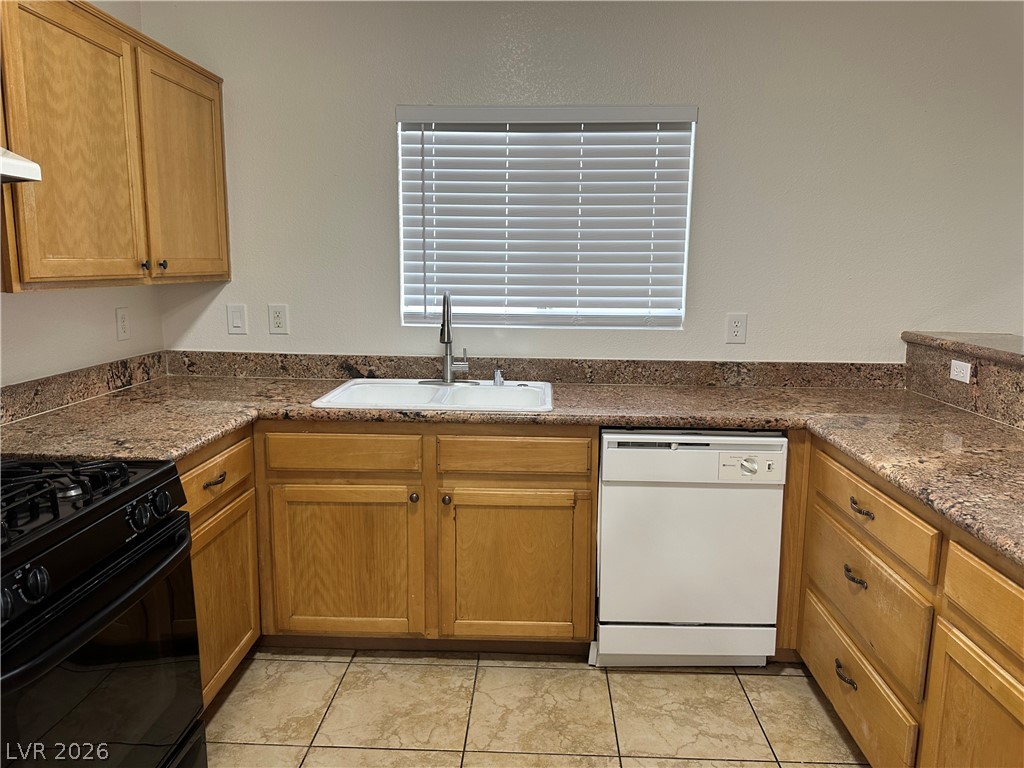 1613 White Skies Court Property Photo 9