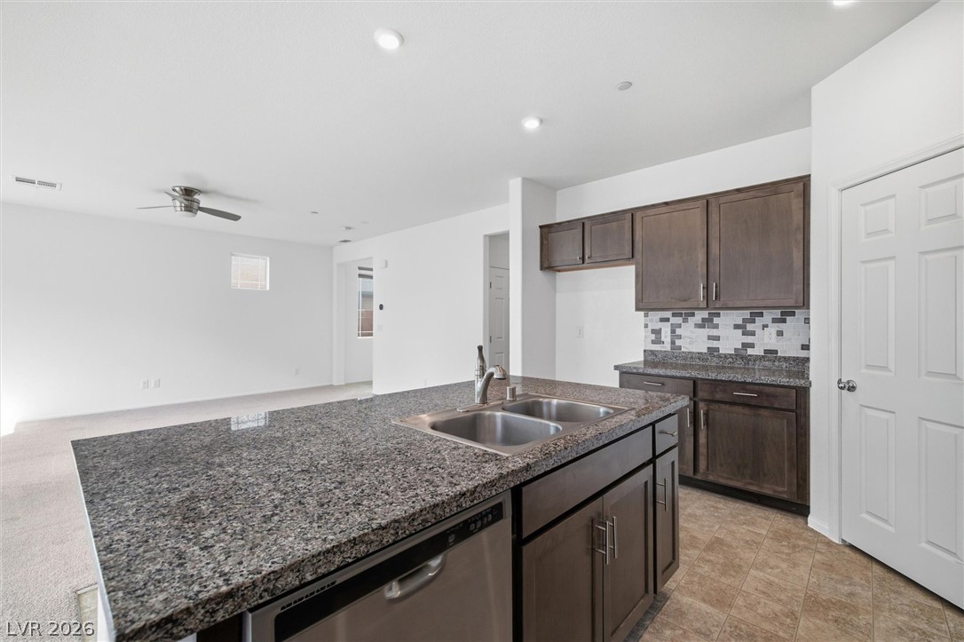 6047 Castle Gardens Avenue Property Photo 9