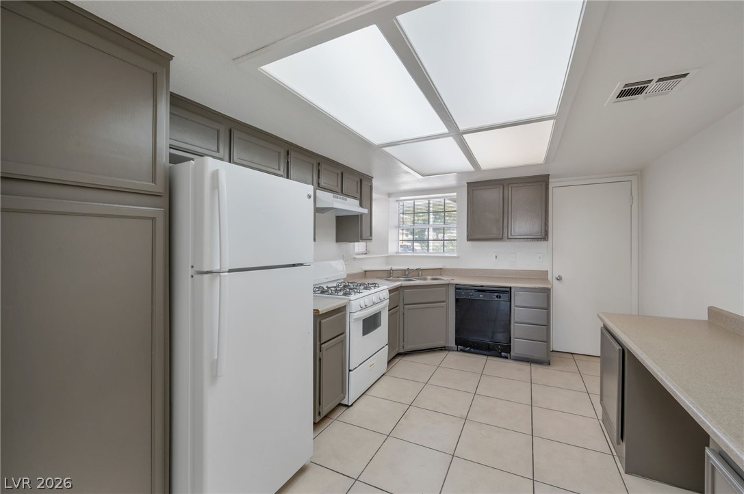 4427 Faberge Avenue Property Photo 6
