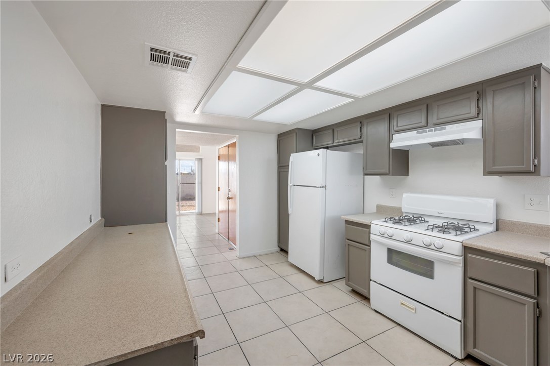4427 Faberge Avenue Property Photo 7