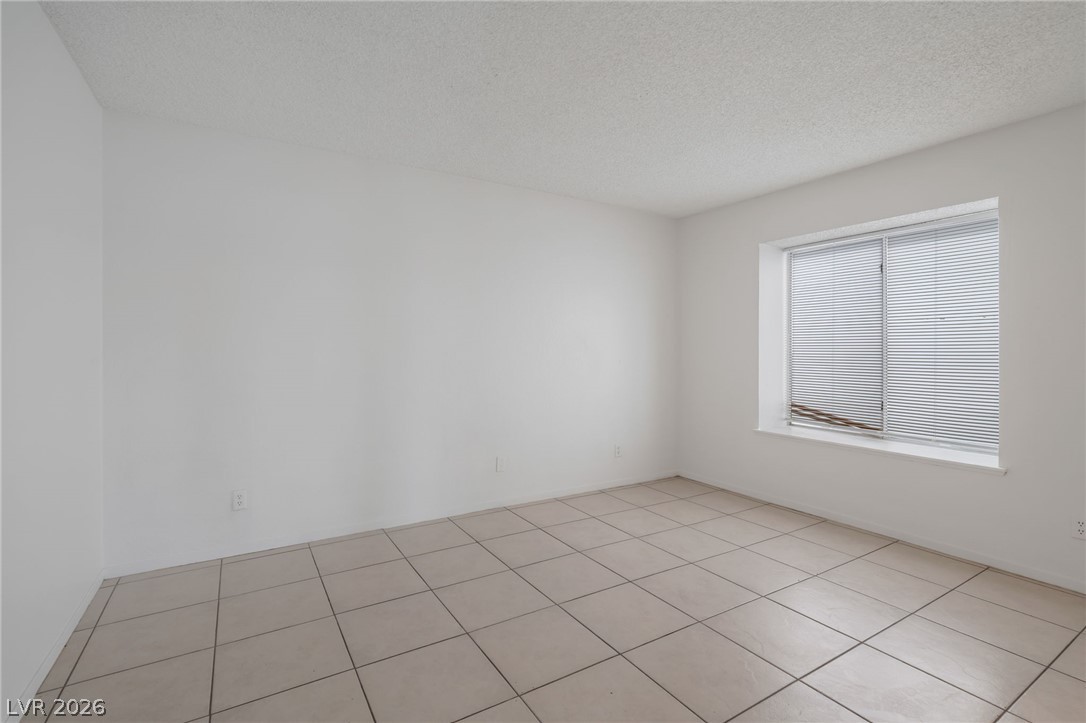 4427 Faberge Avenue Property Photo 10
