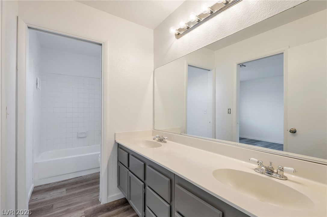 4427 Faberge Avenue Property Photo 14