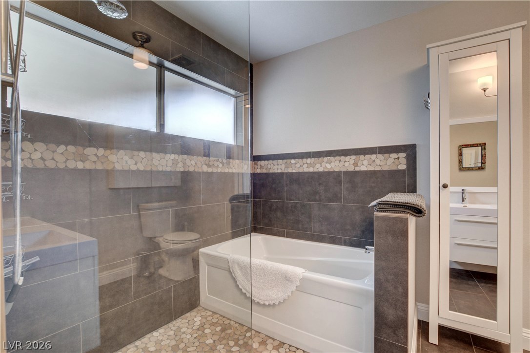 2822588 Property Photo 22