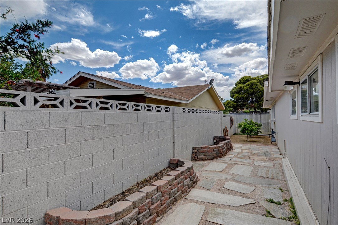 2822588 Property Photo 26