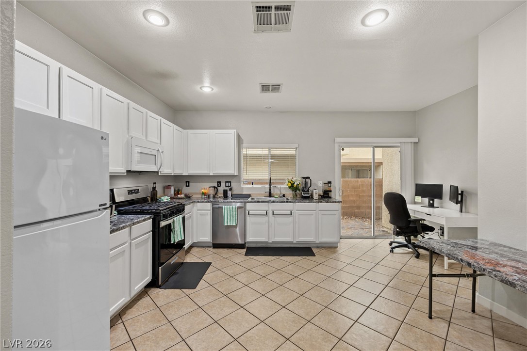 6880 Silver Eagle Avenue Property Photo 4