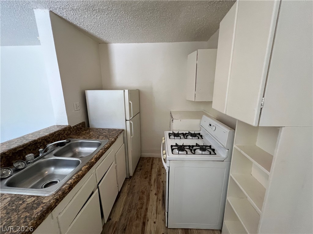 2300 Sunrise Avenue 6 Property Photo 2