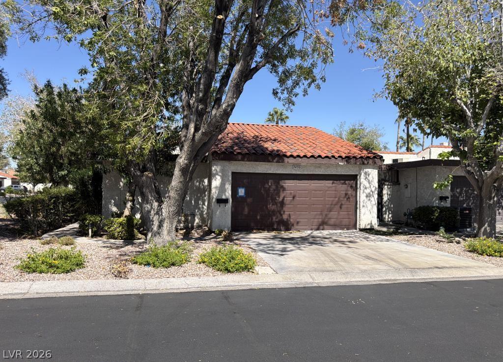 2438 El Paseo Circle Property Photo 1
