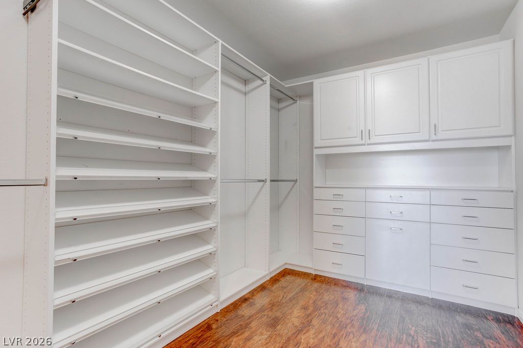 9304 Perennial Avenue Property Photo 4