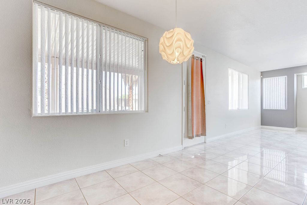 9304 Perennial Avenue Property Photo 6