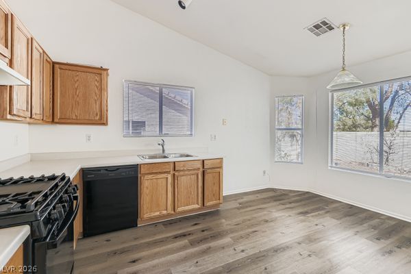 884 Cozy Valley Street Property Photo 12