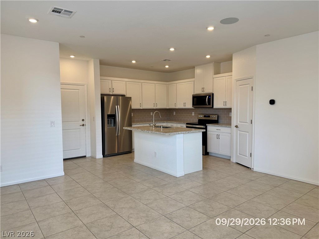 242 Freeport View Place Property Photo 5