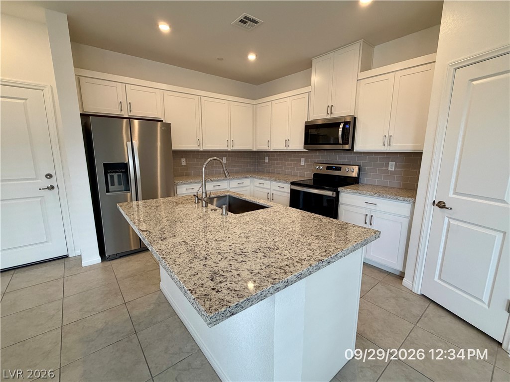 242 Freeport View Place Property Photo 6