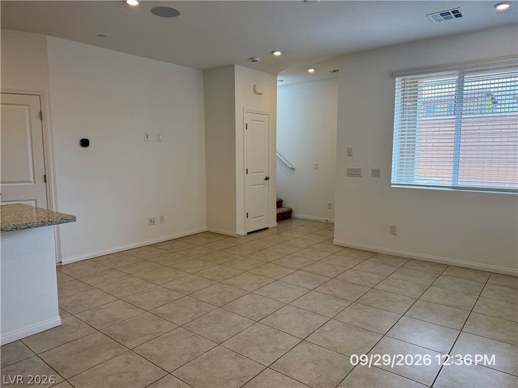 242 Freeport View Place Property Photo 9