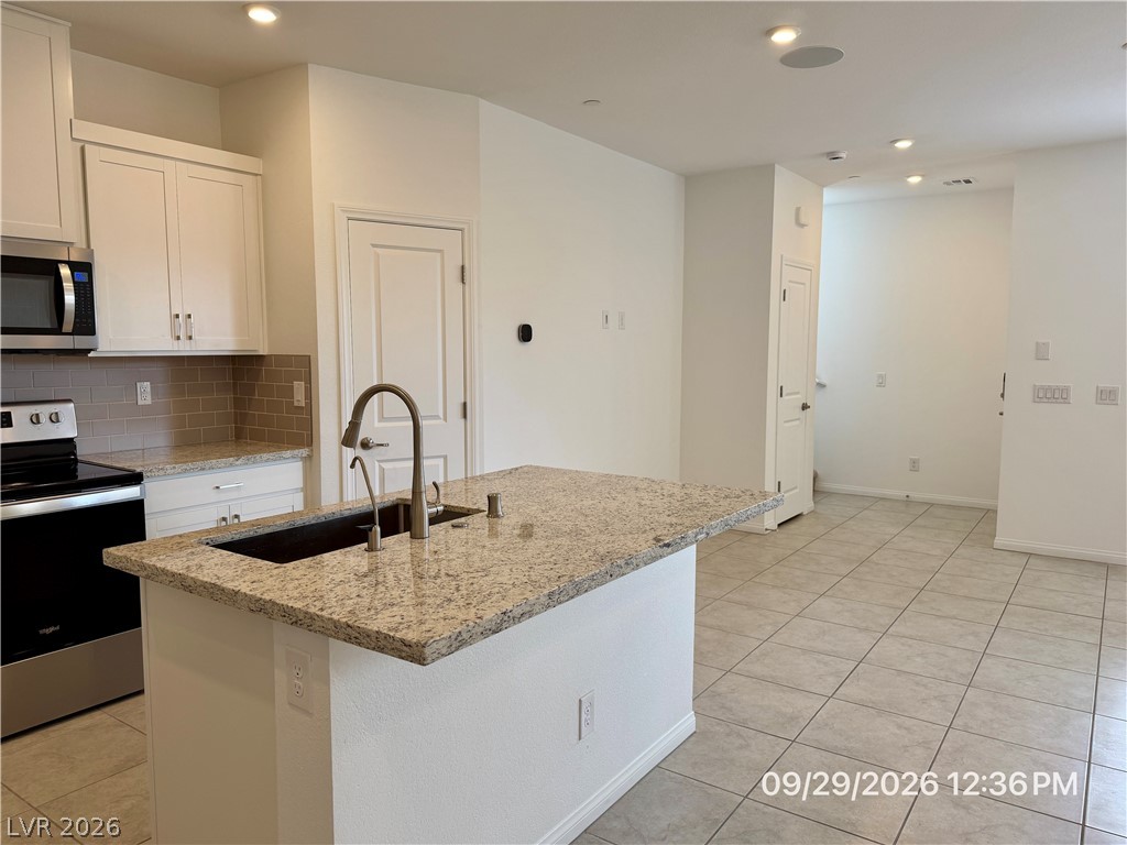 242 Freeport View Place Property Photo 11
