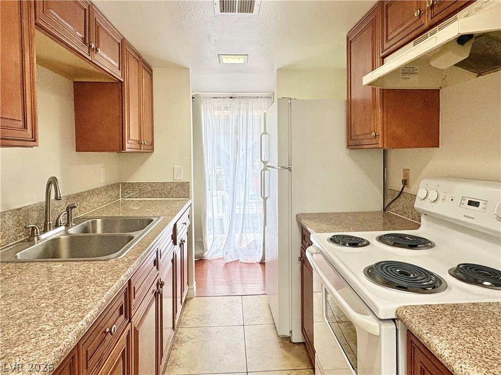 5447 Retablo Avenue 3 Property Photo 5