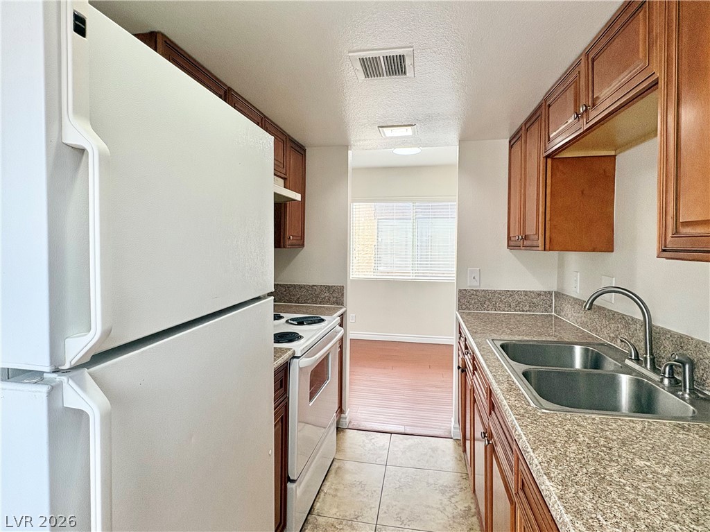 5447 Retablo Avenue 3 Property Photo 6