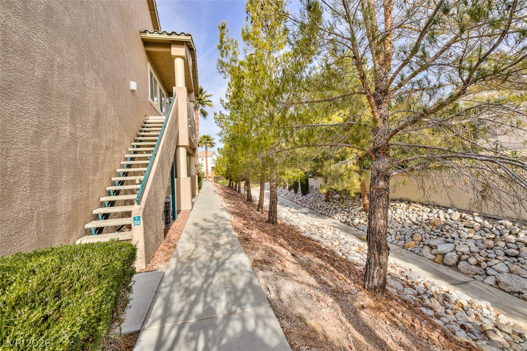 2000 Quartz Cliff Street 203 Property Photo 2