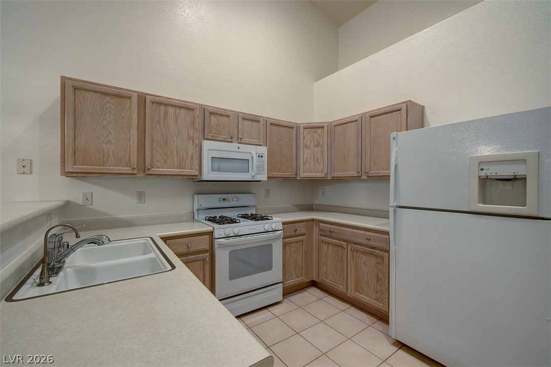2000 Quartz Cliff Street 203 Property Photo 14