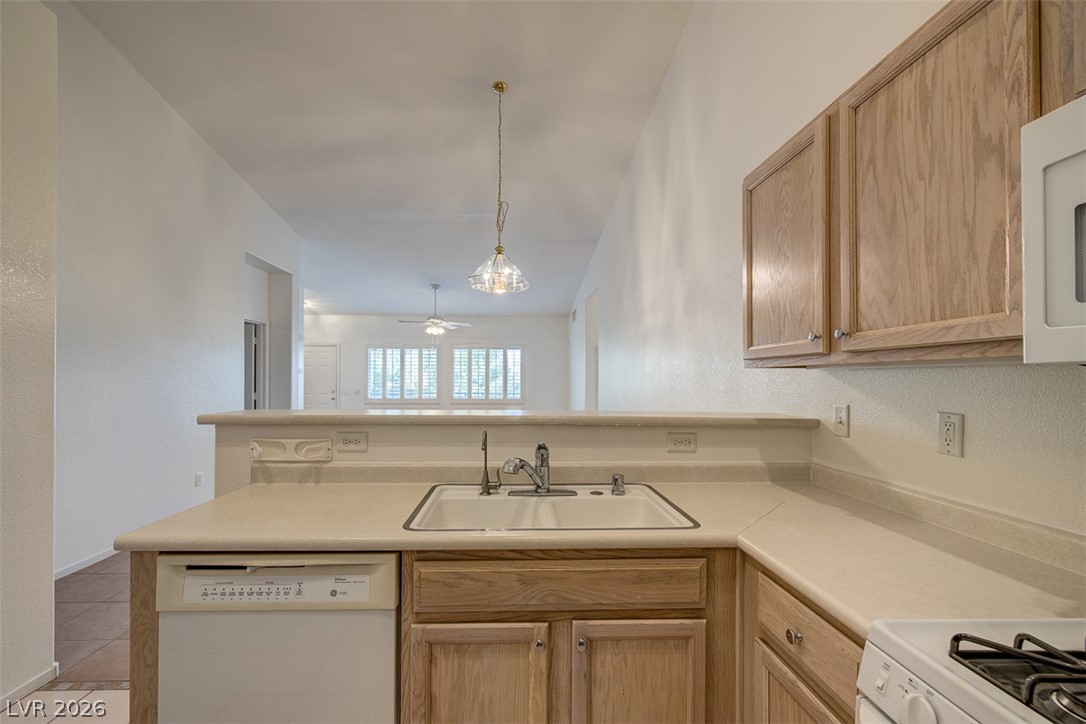 2000 Quartz Cliff Street 203 Property Photo 17