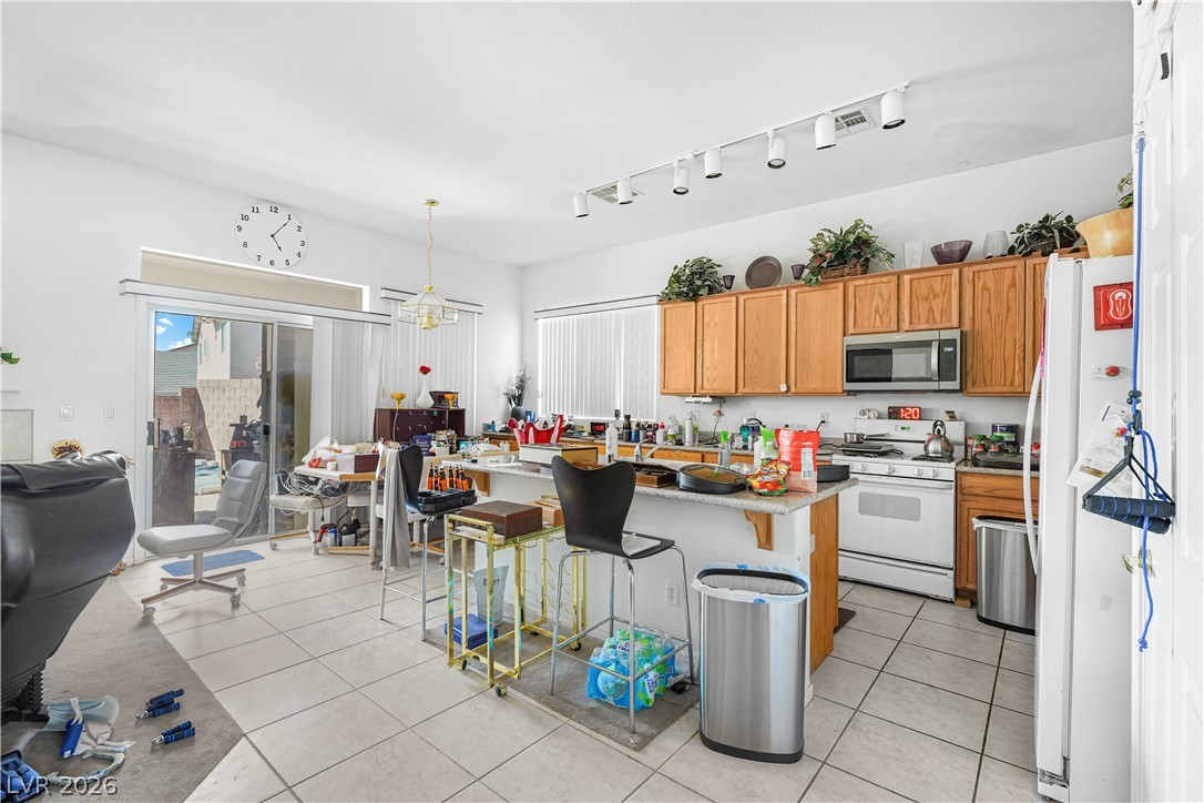 815 Roaring Falls Avenue Property Photo 5