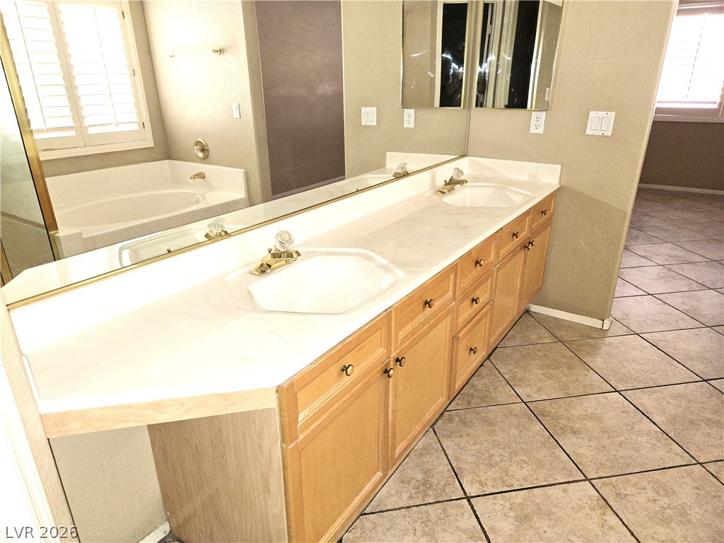 11008 Linden Leaf Avenue Property Photo 10