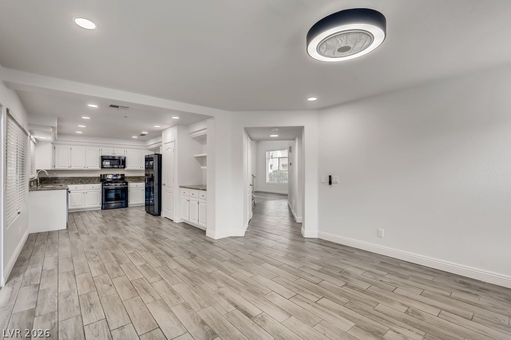 1601 Vespertina Court Property Photo 13