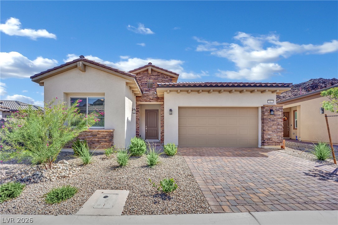 92 Ibiza Lake Drive Property Photo 2