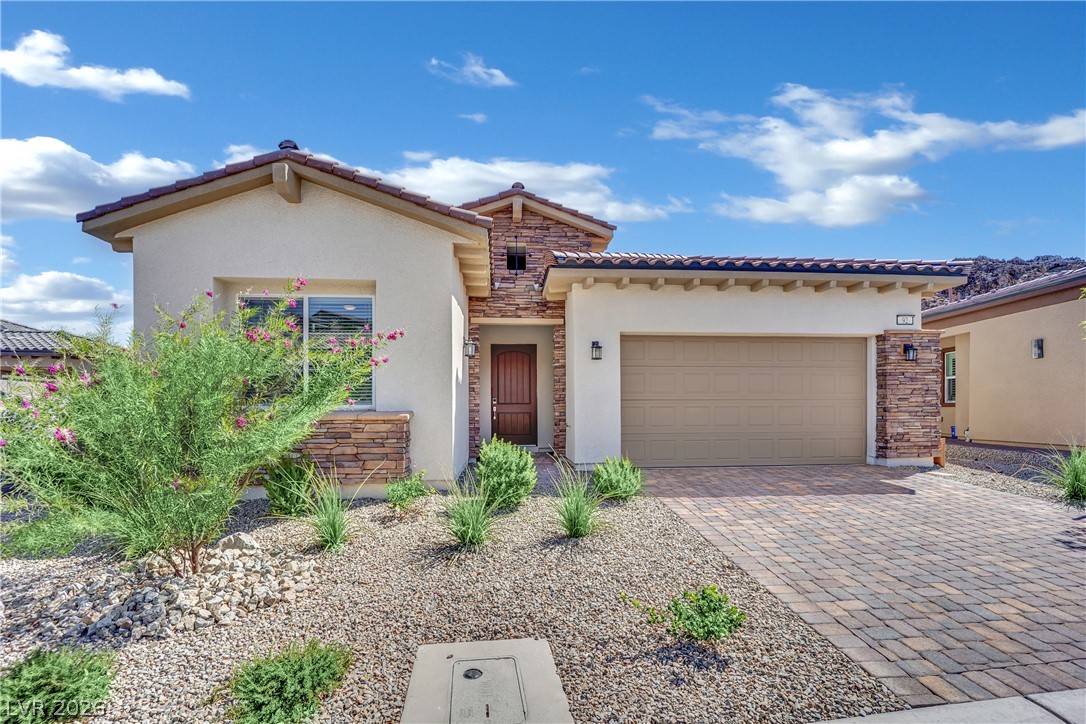 92 Ibiza Lake Drive Property Photo 4