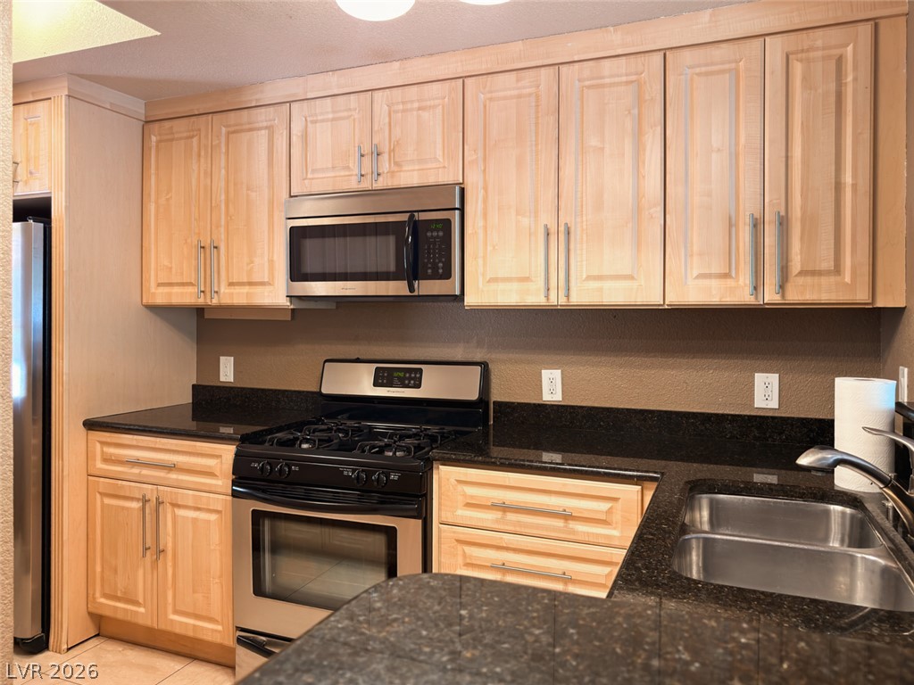 210 East Flamingo Road 112 Property Photo 7