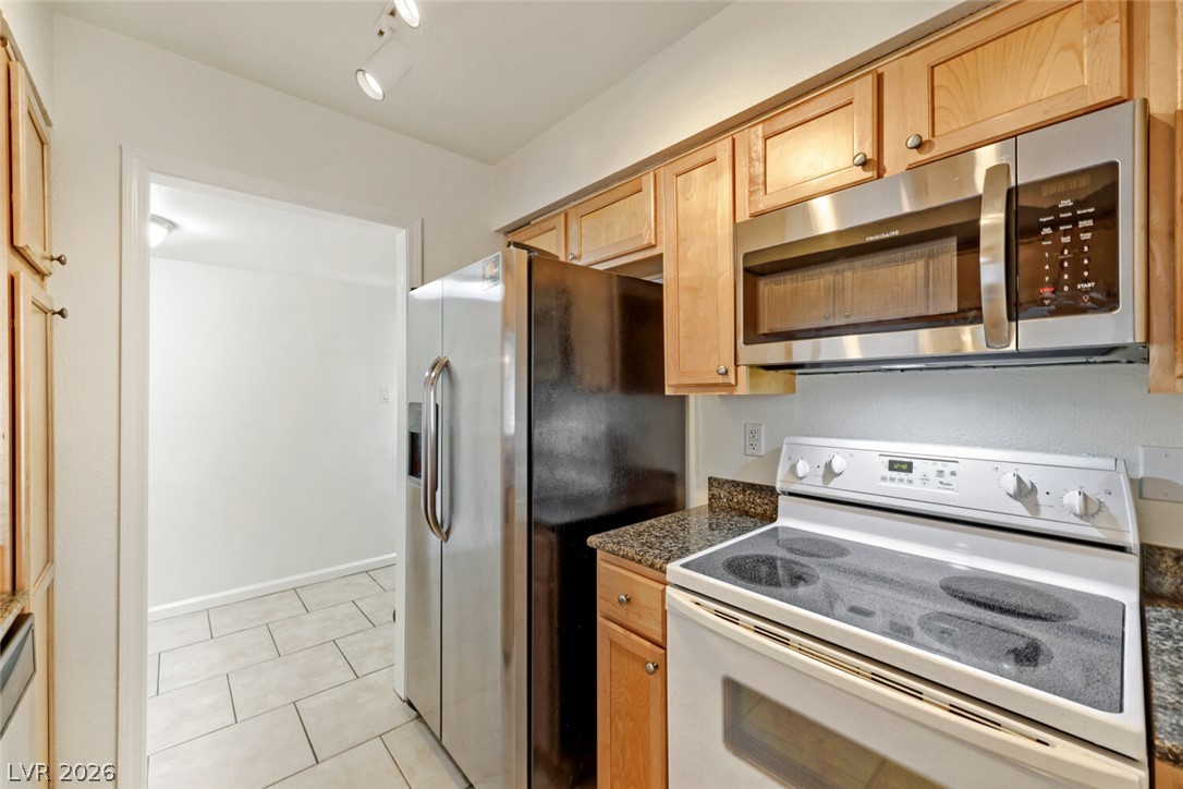 769 Oakmont Avenue 403 Property Photo 10