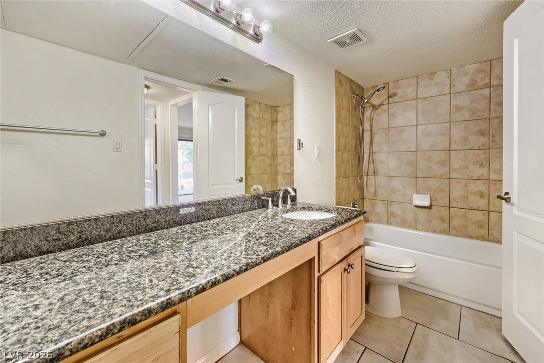 769 Oakmont Avenue 403 Property Photo 14