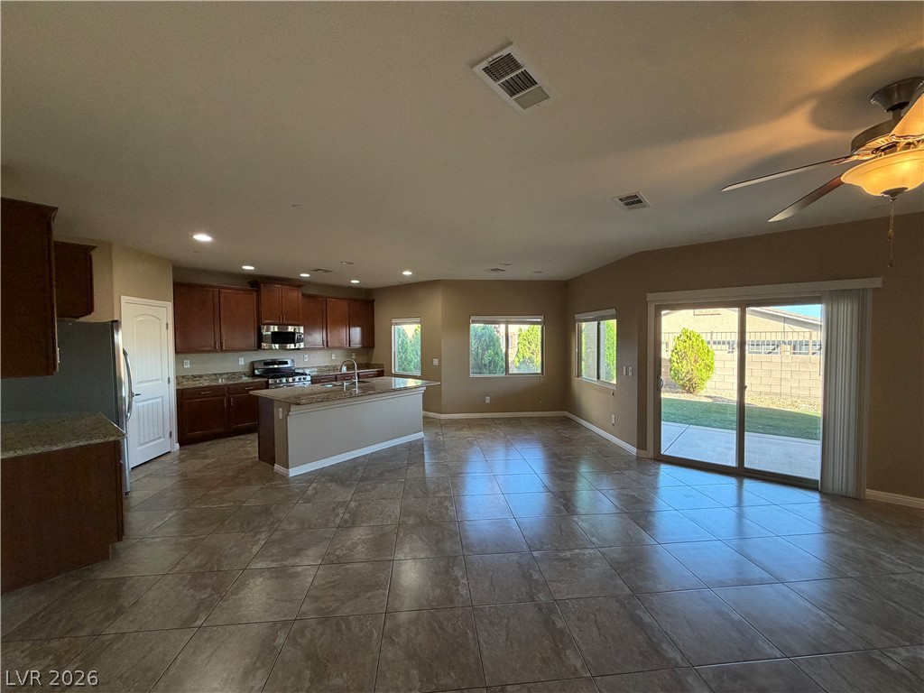 816 Applecross Avenue Property Photo 3