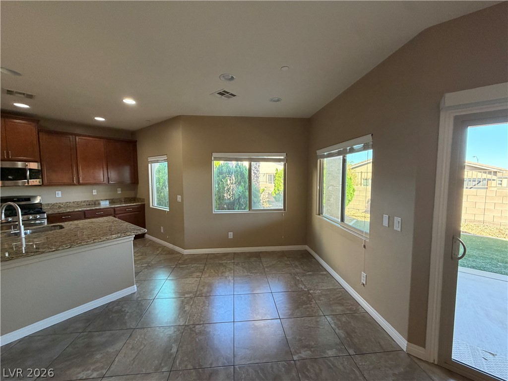 816 Applecross Avenue Property Photo 14
