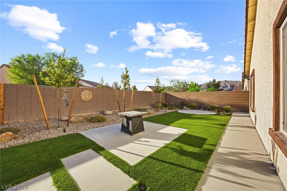 7437 Phoenix Falls Street Property Photo 15