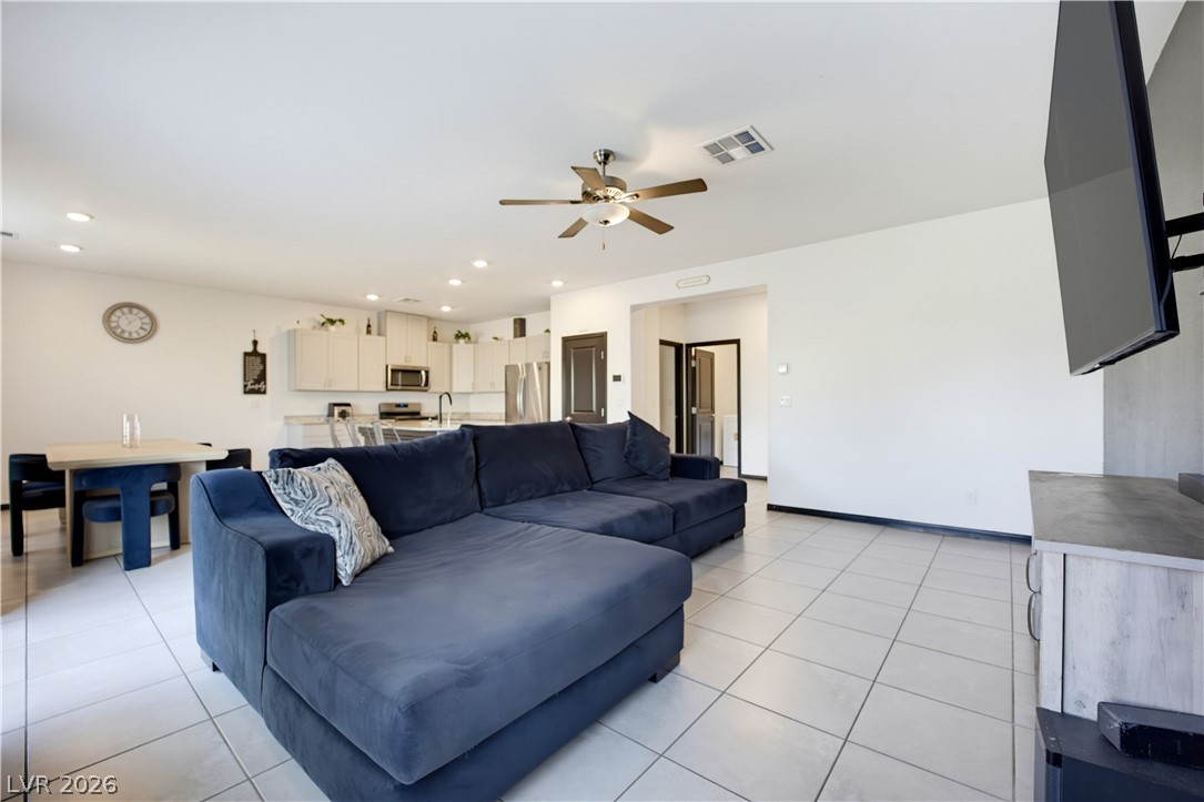 942 Twincrest Avenue Property Photo 3