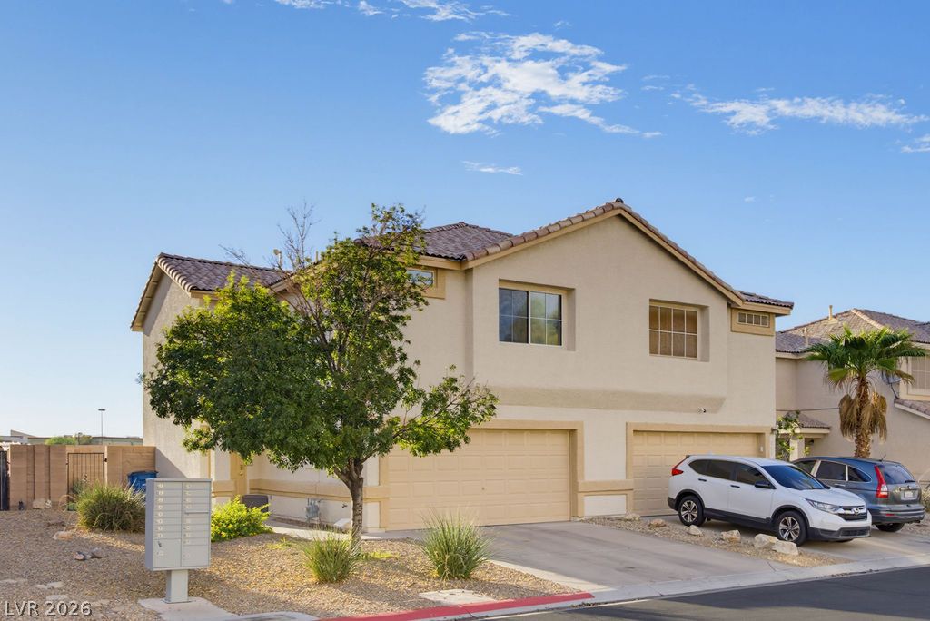 715 Peregrine Falcon Street Property Photo 8