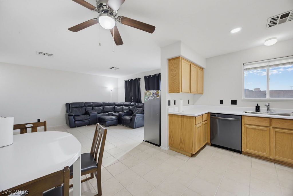 715 Peregrine Falcon Street Property Photo 16