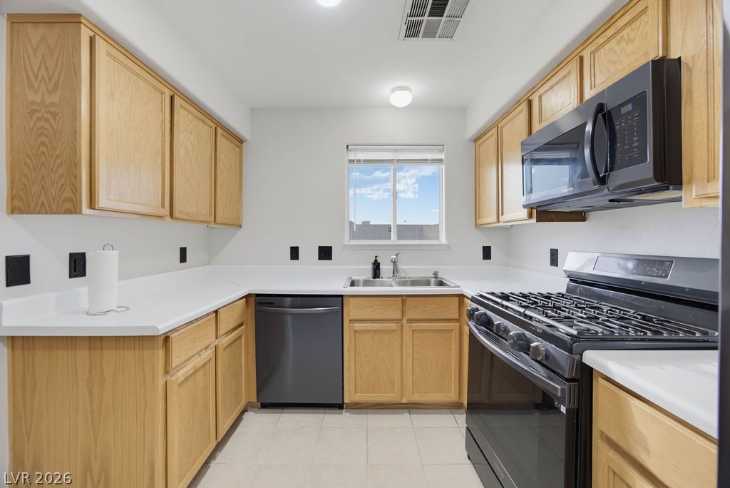 715 Peregrine Falcon Street Property Photo 18
