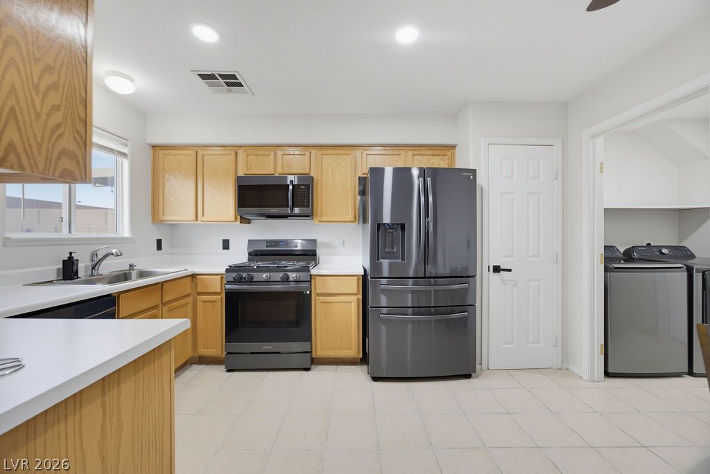 715 Peregrine Falcon Street Property Photo 19