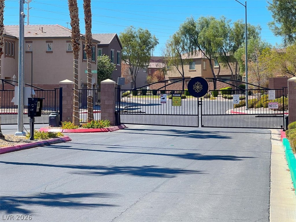 732 Rustic Desert Place Property Photo 3