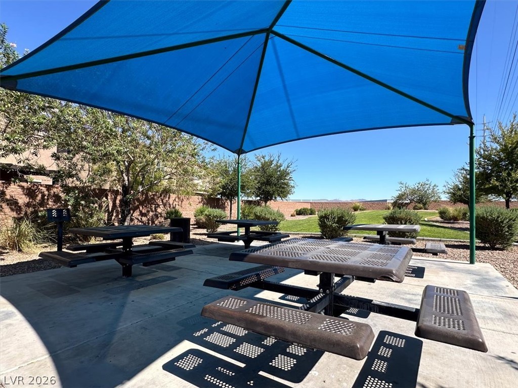 732 Rustic Desert Place Property Photo 27