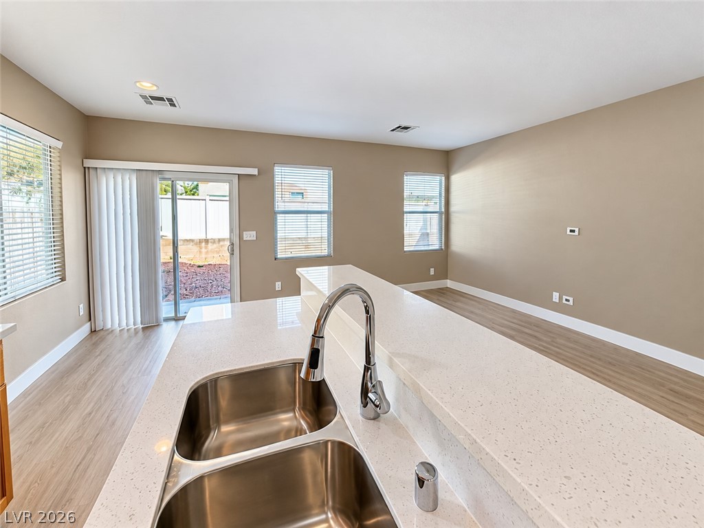 8432 Viansa Loma Avenue Property Photo 6