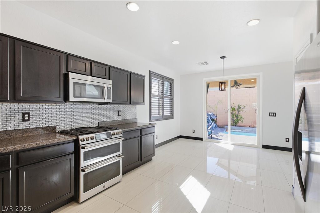 369 Hillhead Court Property Photo 12