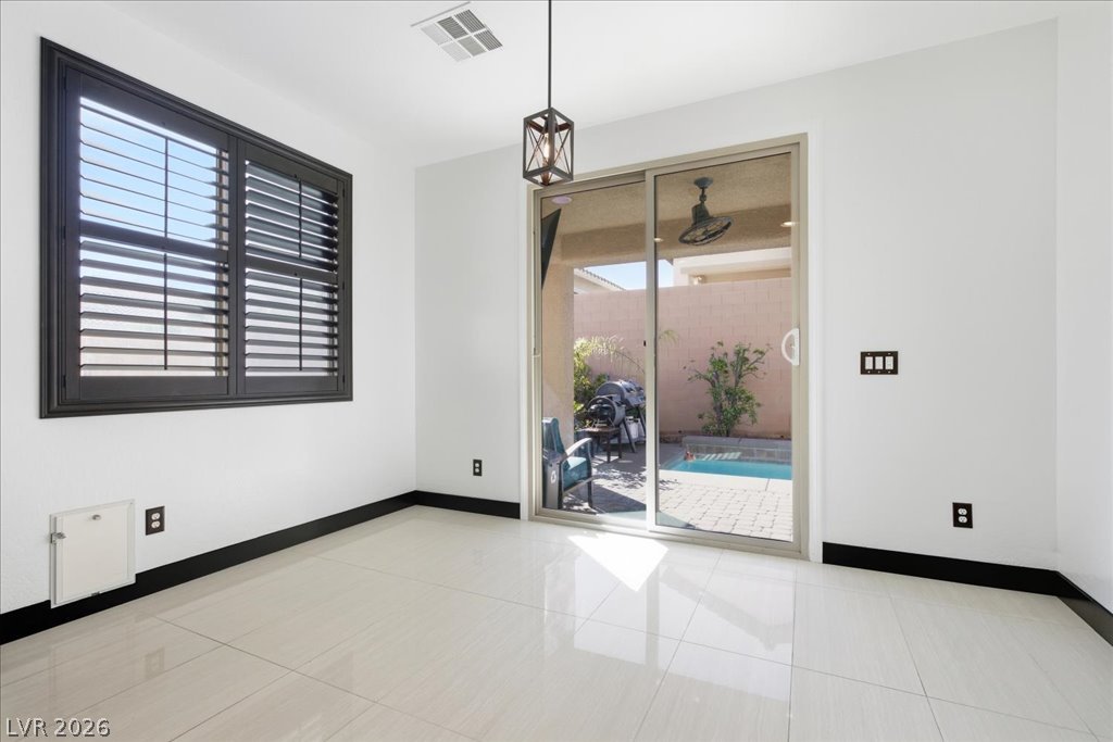 369 Hillhead Court Property Photo 13