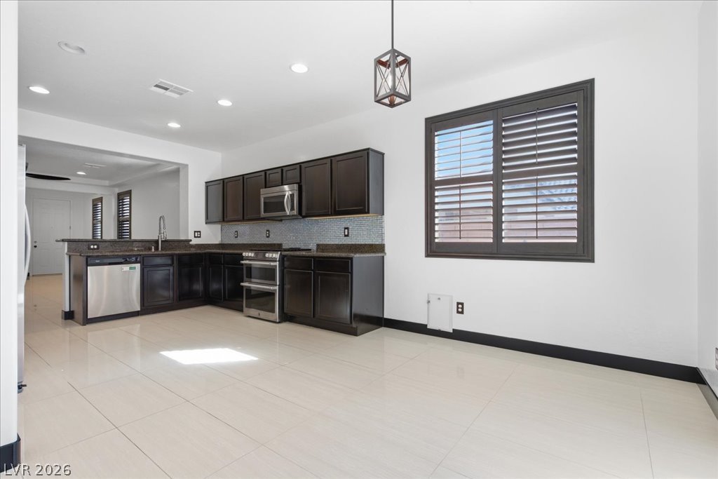 369 Hillhead Court Property Photo 14