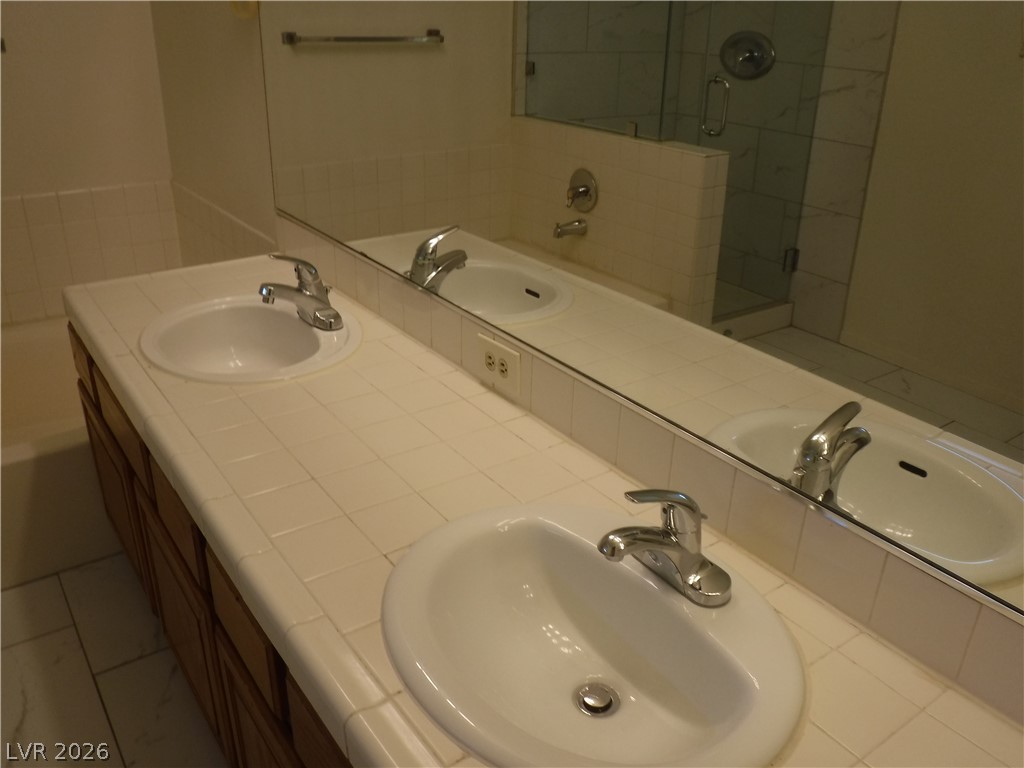 1116 Daytona Lane Property Photo 4