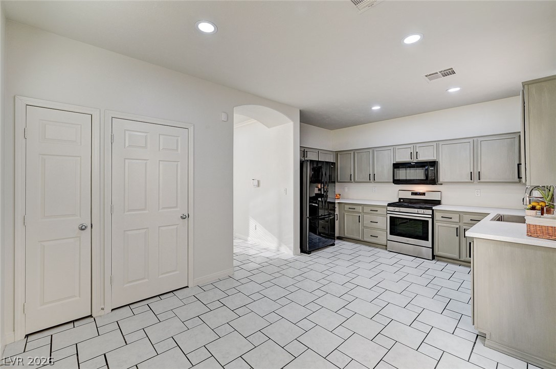 8062 Imperial Treasure Street Property Photo 12
