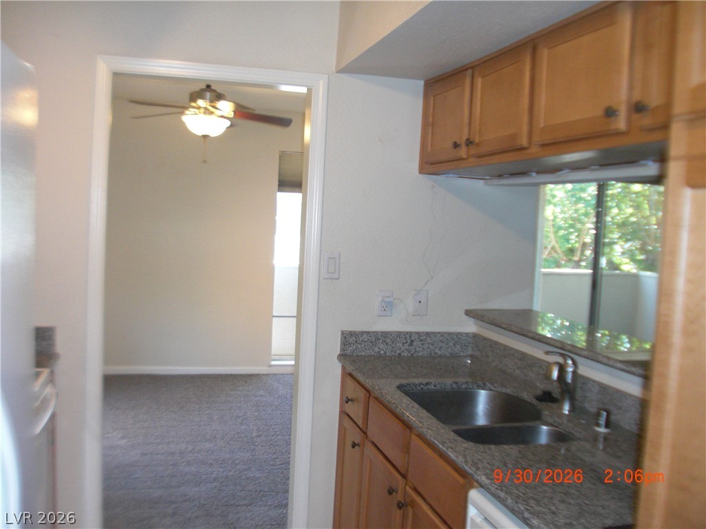 769 Oakmont Avenue 406 Property Photo 10